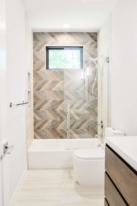 A bathroom with a toilet, tub and shower.