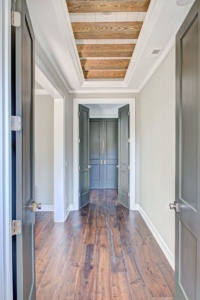A hallway with two doors and a ceiling.